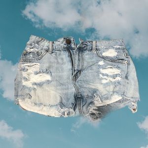 💙✨Light washed American Eagle ripped shorts💙✨